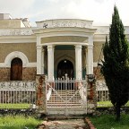 Ficha: Francia 1333 – La casa de las Suásticas