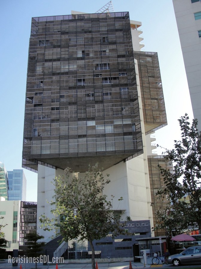 Torre Cube, proyecto de Carme Pinós, ha sido premiado nacional e internacionalmente por su arquitectura.