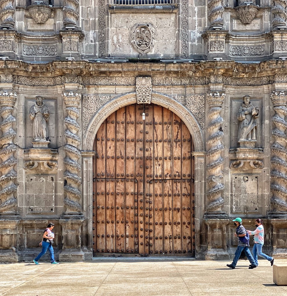 Detalle del portal, Templo de San Francisco de Asís, Guadalajara (Foto: Xavier Iturbide)